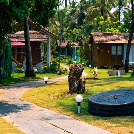 Village Susegat Beach Resort Morjim Eksteriør bilde